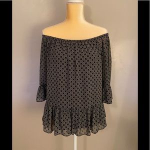 Super feminine and flirty blouse